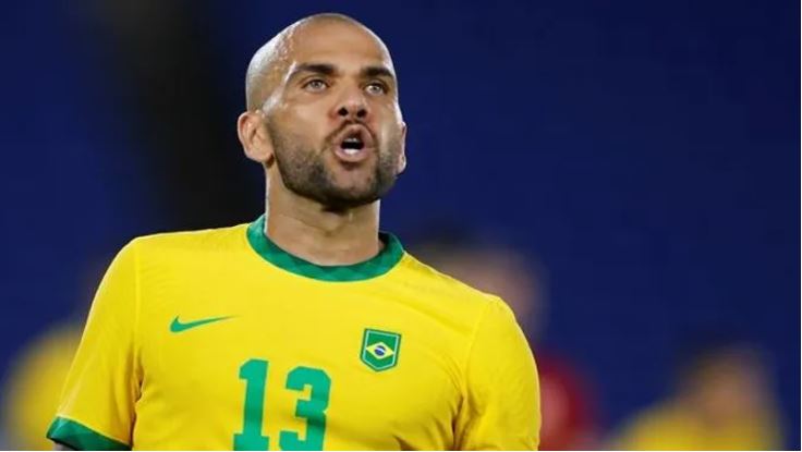 3CatInfo's tweet photo. ⚠ #ÚltimaHora Presó sense fiança per a Dani Alves, acusat de violar una noia en una discoteca de Barcelona https://t.co/JXdmO8FF7G https://t.co/ncJtCoZY5o