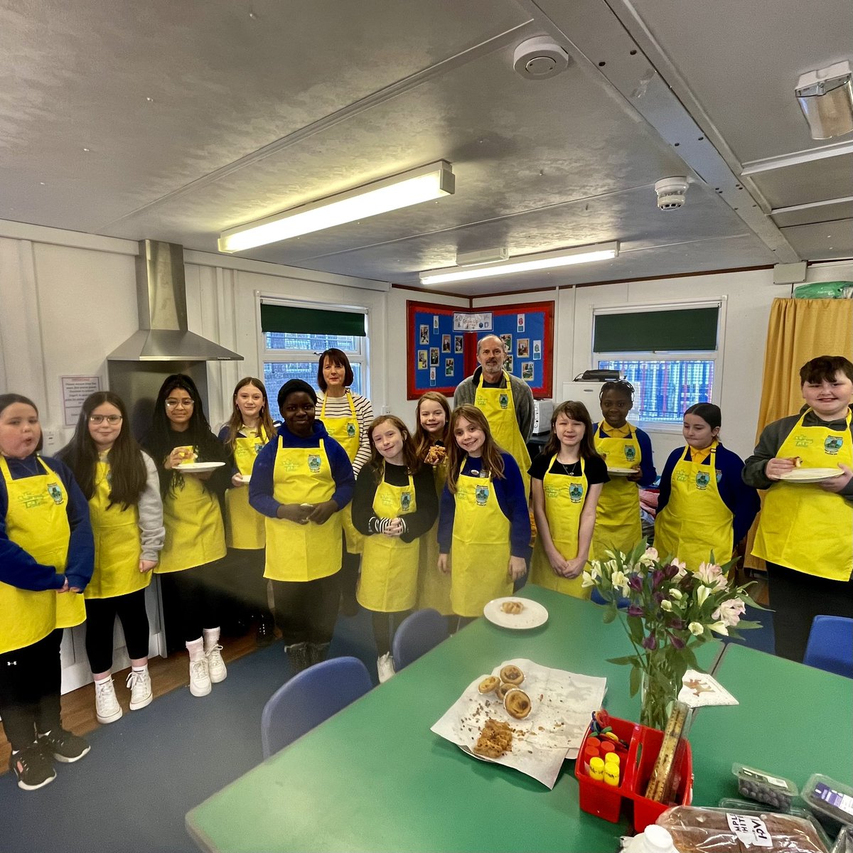sharingtablecy1's tweet photo. Great hospitality from @Morristonps today as we opened our second cooking club kitchen. Thanks for your support today @carolynharris24 and @MikeHedgesAM and thanks to @PeterLynnPtnrs for your generous support. Can’t wait to get started! #sharingtablecymru https://t.co/kMAeeTZJ5h