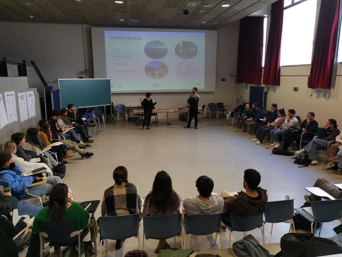 pol_lenedicions's tweet photo. 2n dia d'assignatura Organització cooperativa i món professional @_etsav_ @arqbag Avui Pol·len @carrera_mar hem donat quatre eines per escriure l'article final a 'Relats cooperatius' després d'un matí estimulant amb @ciutatinvisible @CollectiuPunt6 @escamotcoop Un grup motivat! https://t.co/DqfpSfWegR