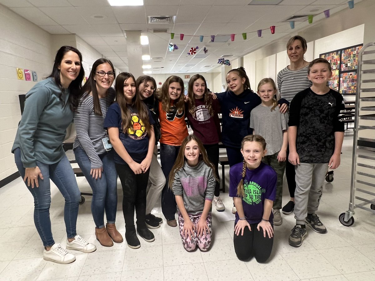 PBIS reward winners baked dog treats with the 5th grade student council for the SPCA this morning! What a fun way to celebrate showing PAWS and give back to the community. <a href="/FernHillES/">Jenni Southmayd</a>