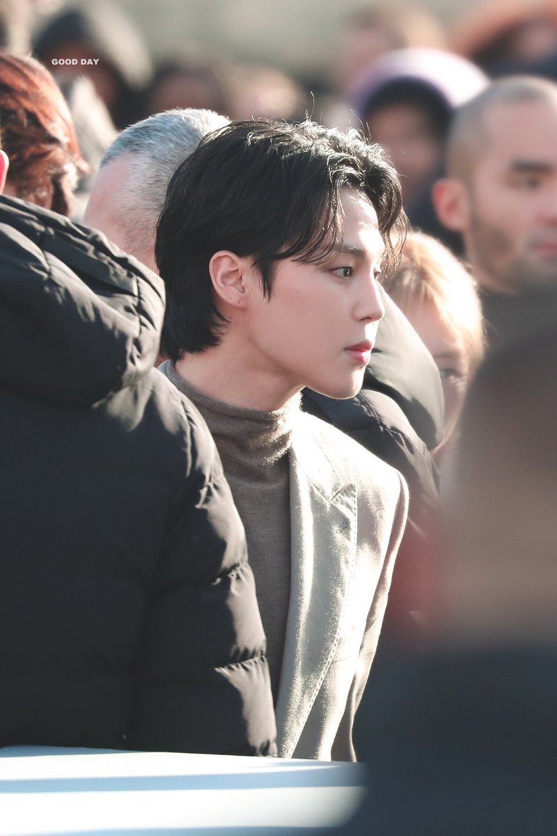 PJM_vocal's tweet photo. THIS JIMIN PICTURE?? HE LOOKS LIKE A PRINCE https://t.co/tihK7vviwk