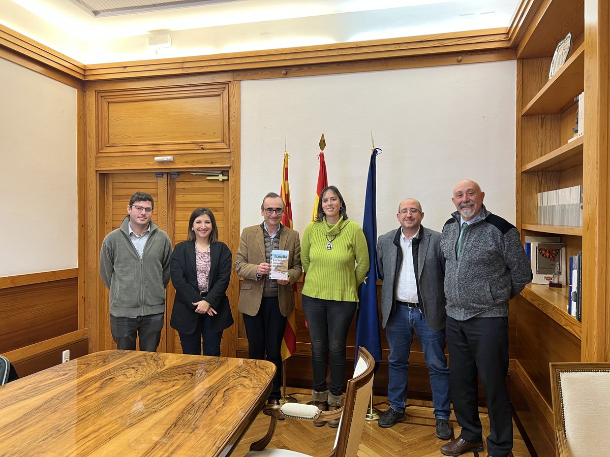 Esta mañana nos hemos reunido con el Equipo organizador de la jornada sobre Economía Circular que celebramos el pasado 23 de noviembre junto con el Club de Roma y el Departamento de Economía del <a href="/GobAragon/">Gobierno de Aragón</a> donde hemos valorado las conclusiones de los 3 Talleres Participativos.