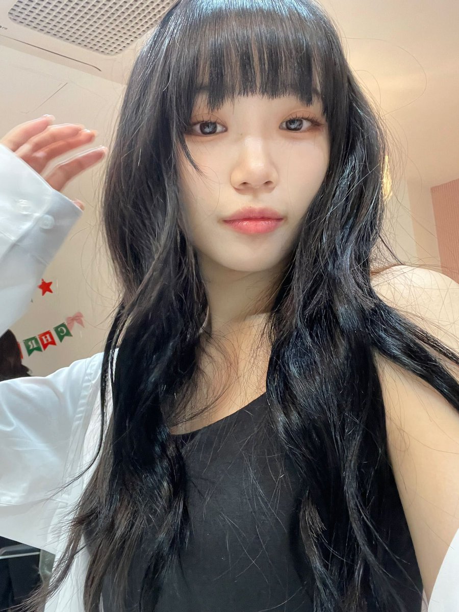 shuhja's tweet photo. you’ve been waiting for this right, fearnots? long hair Chaewon. 🤍 https://t.co/IdqrI6njqO