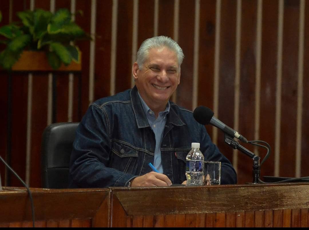 AntoinesCuba's tweet photo. Verlo sonreír, nos alegra el alma; el es "De los imprescindible" #Cuba https://t.co/ogovLjNFy3