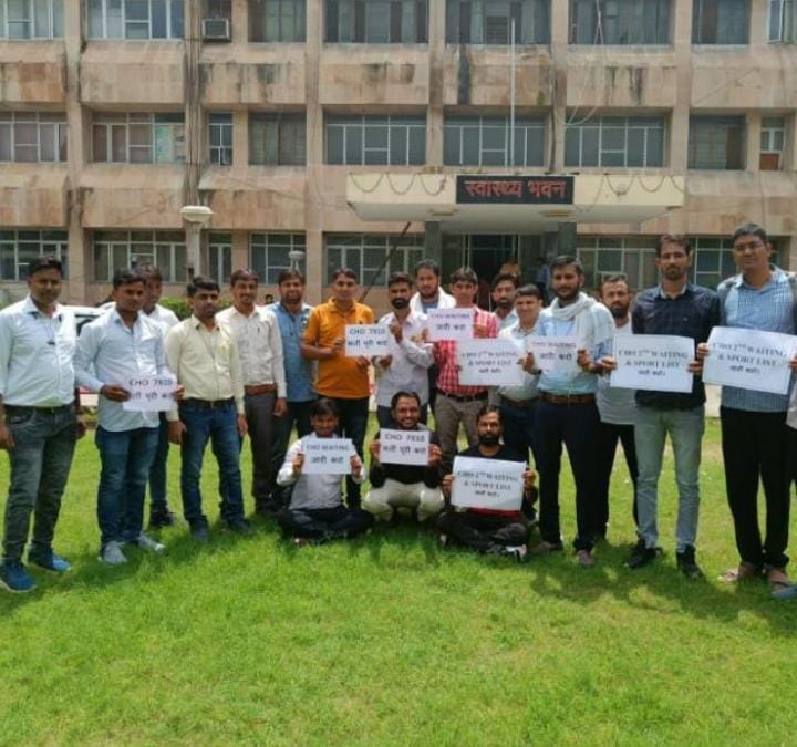 Dharmen17392705's tweet photo. @DrManMohanShing और कांग्रेस सरकार राजस्थान में नौकरी देने के पाखंड करती हैं। और नौकरी देती हैं। परन्तु पूरी नहीं करते है। ये ही है क्या राजस्थान मॉडल की झलक।
#CHO_भर्ती_के_7810_पदों_को_पूरा_करो 
@plmeenaINC @hanumanbeniwal @ashokgehlot51 @zeerajasthan_ https://t.co/Nqsjc4O5f3