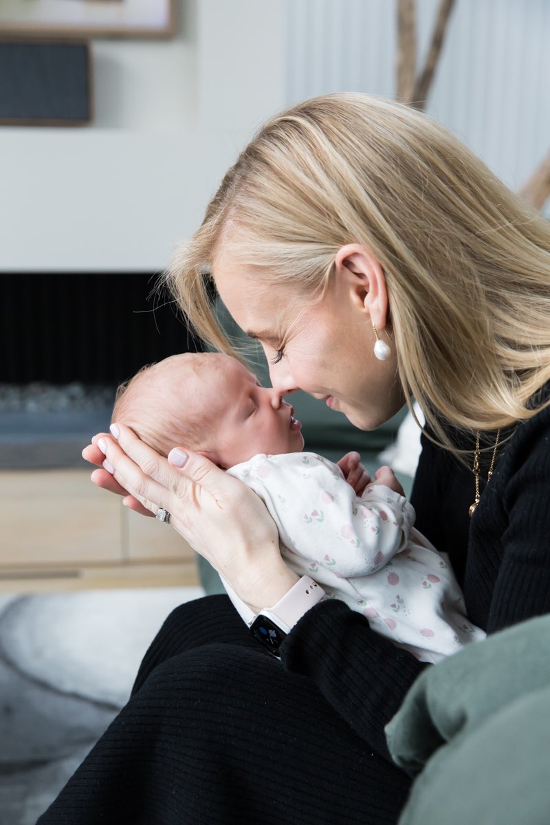 hannahlarkin's tweet photo. A sneak peek from my first shoot of the year - a gorgeous newborn session for 3 week old Willa
❤️
#threeweeksold #londonphotographer #newborn https://t.co/WljXMgXeFF