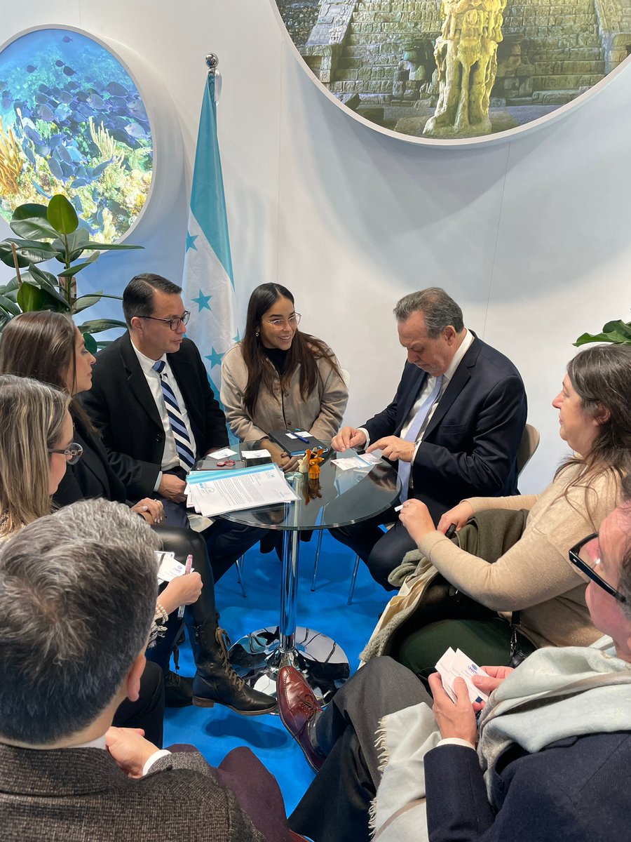 reizelvm's tweet photo. Tuve la oportunidad de reunirme con
@GustavoSantosOk donde se le hizo entrega de un memorándum de entendimiento entre la #OMT Y EL
@IHToficial para fortalecer el turismo en #Honduras de manera sostenible brindando capacitaciones para los diferentes destinos de las #OGDs. https://t.co/Z209ysr35q