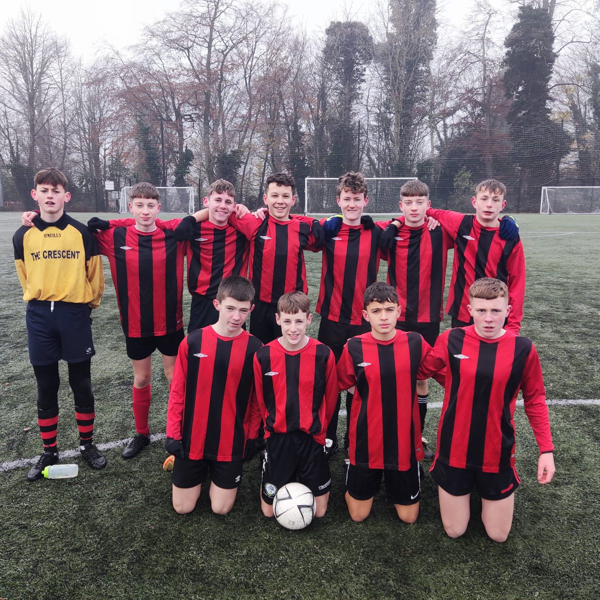 Well done to our under 15 soccer team who had a nail biting win on penalties over @ArdscoilNaMara in Tramore today! Harry Lawlor got our goal from a free kick in a 1-1 draw AET, before James O’Brien saved a penalty in the shootout & Jack Boland converted the winner in a 4-3 win!