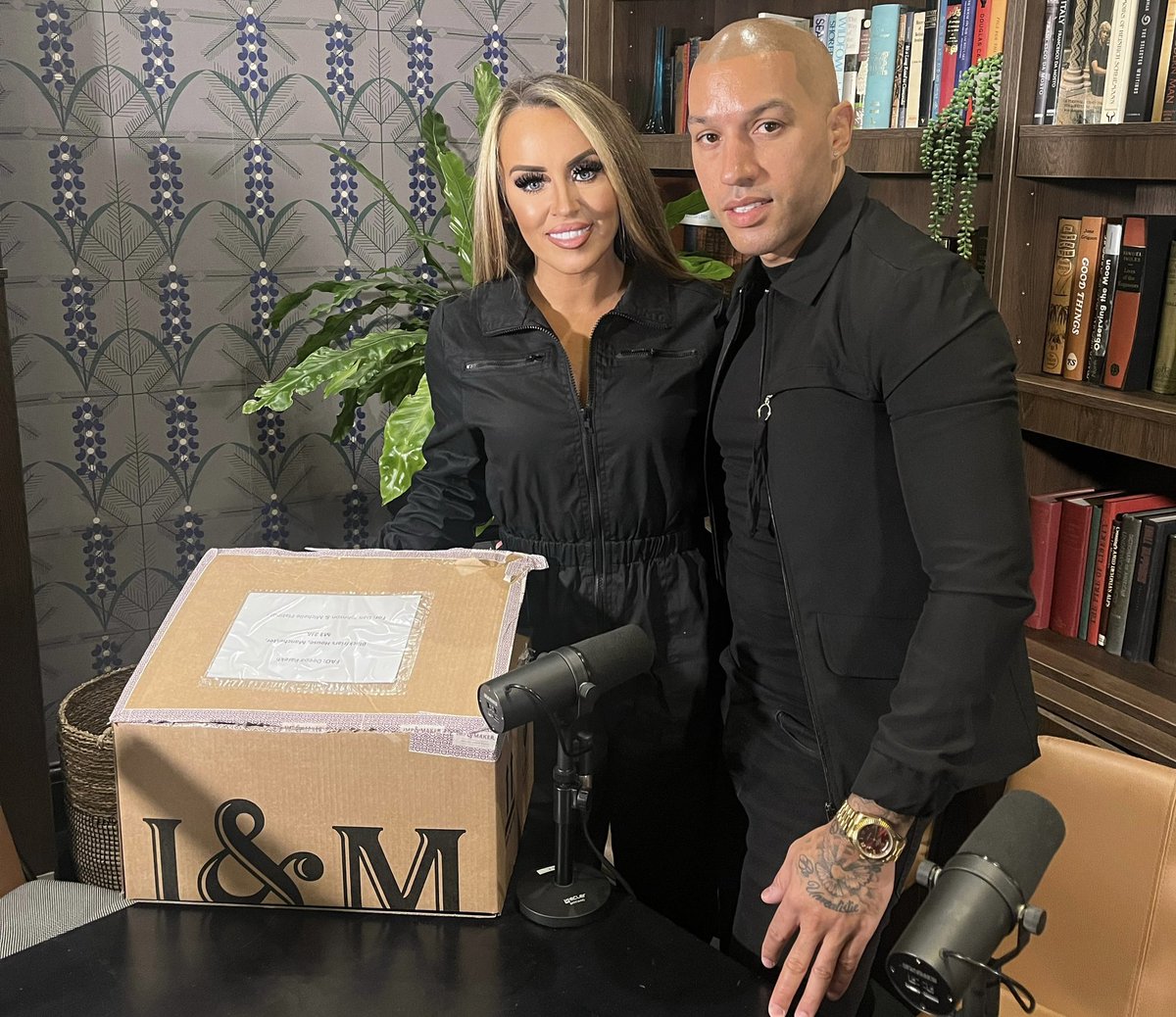 michelleplatnum's tweet photo. What a lovely morning doing our 1st podcast as a couple with the lovely @thinkingdeepa such a beautiful soul had such a good chat and definitely got deep ❤️ Thankyou so much for our beautiful Italian hamper @impandmaker would fully recommend 👏🏼🤤
#podcastlife #thinkingdeepa https://t.co/cl4Sq3zL9P