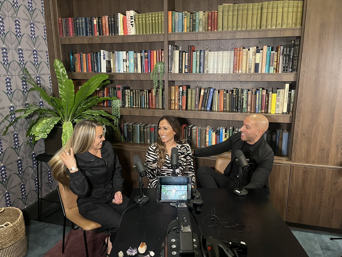 michelleplatnum's tweet photo. What a lovely morning doing our 1st podcast as a couple with the lovely @thinkingdeepa such a beautiful soul had such a good chat and definitely got deep ❤️ Thankyou so much for our beautiful Italian hamper @impandmaker would fully recommend 👏🏼🤤
#podcastlife #thinkingdeepa https://t.co/cl4Sq3zL9P
