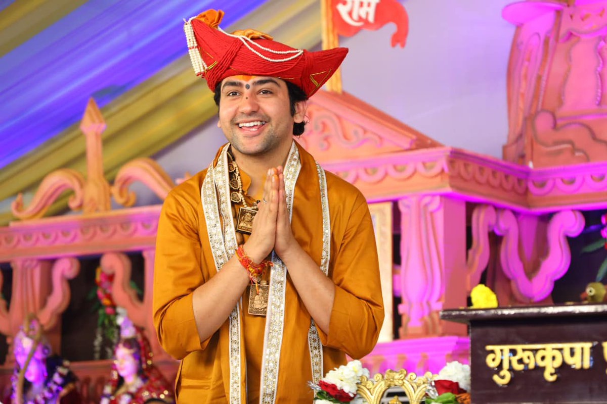 मैं धीरेंद्र कृष्ण शास्त्री को ईश्वर नहीं मानता, लेकिन वो हमारे सनातन के ध्वजावाहक हैं रामकथा वाचक हैं अद्भुत शक्तियों के धनी हैं मैं उनके विद्या की, मैं उनके तप को सच मानता हूं मैं इनका समर्थन करता हूं। x.com/i/spaces/1YpKk…