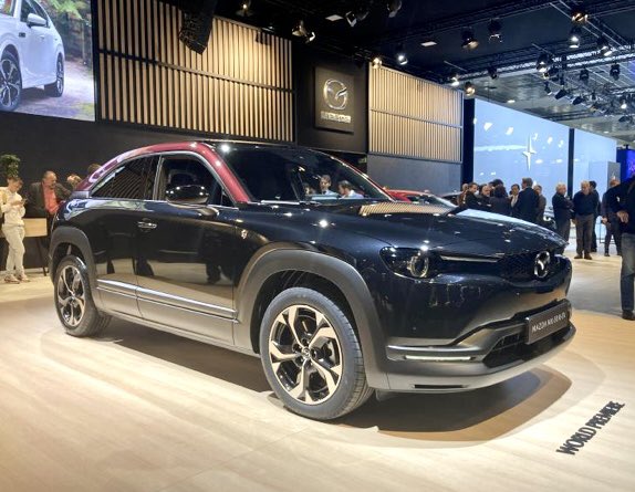 brusselsroads's tweet image. Mazda MX30 | Première Mondiale

Ce SUV doté de la technologie intelligente e-Skyactif est 100% électrique et possède un design moderne, spacieux et élégant. 

#mazda #mazda30 #mazdalife #motorshow2023 #salondelauto2023 #brusselsroads