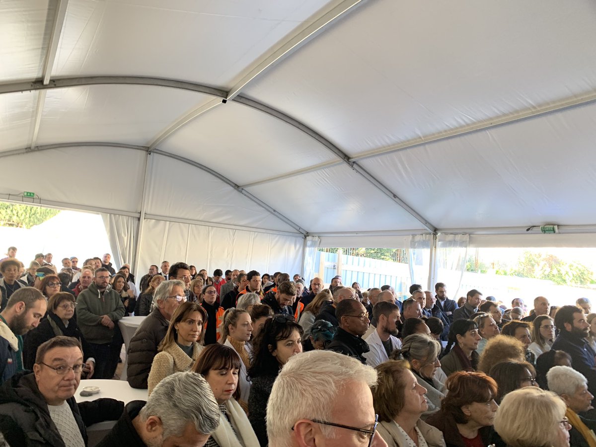 C’est avec joie que nous avons, aux côtés de <a href="/cestrosi/">Christian Estrosi</a>, <a href="/ECiotti/">Eric Ciotti</a>, Alain Noziglia, Président de l’<a href="/AHSMtweets/">Association Hospitalière Sainte-Marie</a>, et du Dr Belmas-Brunet, Présidente de la CME, posé la 1ère pierre de notre reconstruction. Un moment historique pour notre établissement !