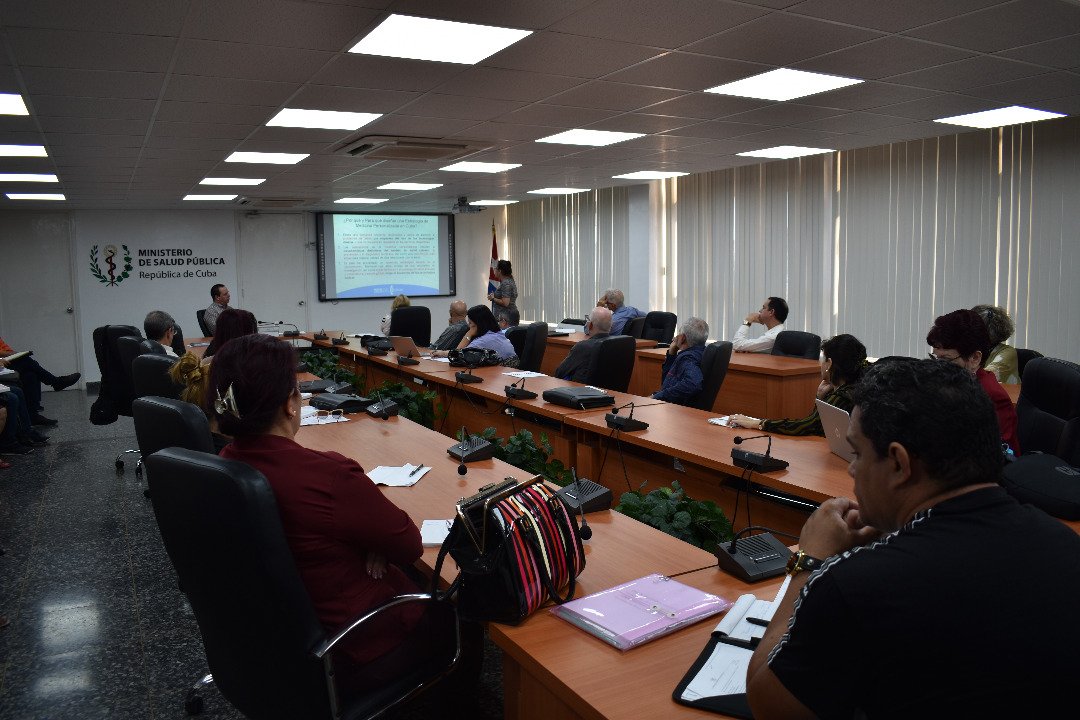 japortalmiranda's tweet photo. Este viernes se produjo un fructífero intercambio en @MINSAPCuba con representantes de organismos y expertos para impulsar acciones hacia el desarrollo de la Medicina personalizada y las Ciencias Ómicas en #Cuba.

#CubaPorLaVida 🇨🇺 https://t.co/nEWTYPLuHY
