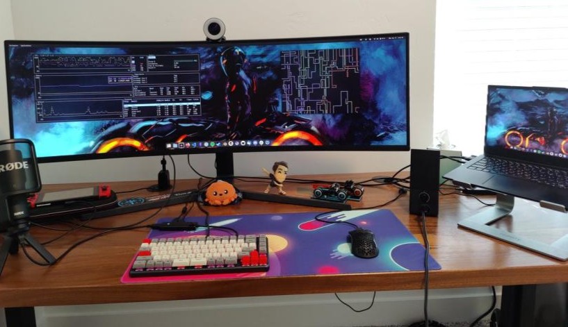 system76's tweet image. A Lemur Pro and Launch Keyboard #computersetup. What hardware do you have your Launch keyboard paired up with? 

#system76 #hardware #Launch #computerkeyboard #computers #laptops #tech #technology #pairing