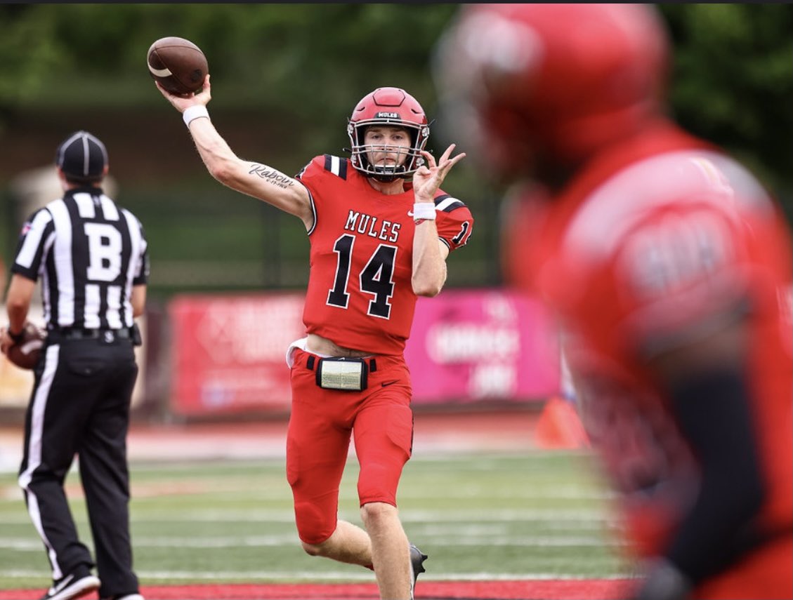 If anyone is looking for any Quarterback training in the Kansas City or Warrensburg Area from youth - middle school - high school levels please contact me! I’m looking to develop and elevate individual performance at the Quarterback position! Contact: 913-523-6333