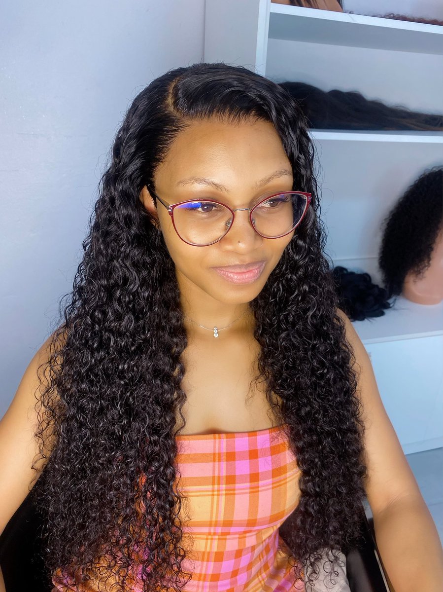 ReineDeBeaute_'s tweet photo. 26 inch raw hair with 20 inch HD ear to ear frontal https://t.co/hInyCuqcmK