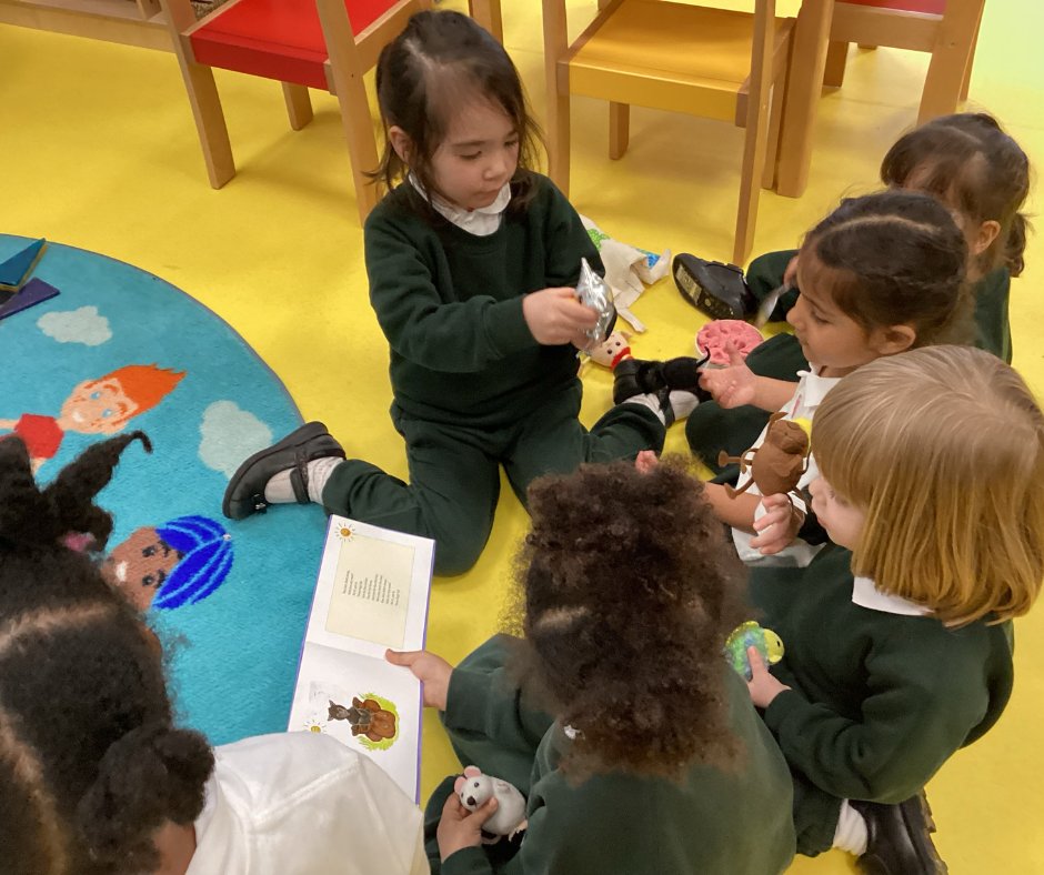 Little Knellies have been enjoying reading new stories together and have decided that everything is better with puppets!

#nurseryschool #reading #puppets #learningthroughplay @littleknelliesnursery