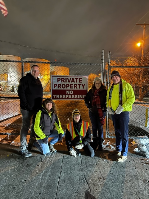 The Green team goes where we want - we have our mascot(jeff) - jk. Great night out serving up hospitality.
Warm gloves, blankets, dinner, and hugs are in high demand.
Want to get connected? reach out to Urban Bicycle Food Ministry - Des Moines