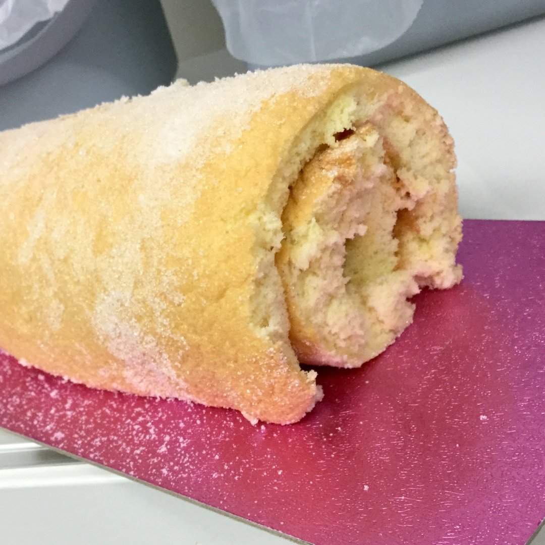 Kingshottsch's tweet photo. Year 8 pupils were very proud to successfully bake their own Swiss Rolls this week in their Food Technology lesson. We hope you enjoyed eating them as much as you did baking them!

#kingshottschool #baking #foodtech https://t.co/mgk1aFbbds
