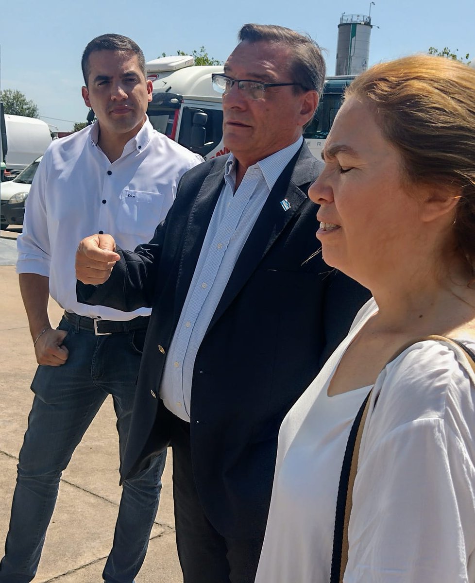 marcelo_yaquet's tweet photo. Junto a @milabarbieri acompañados x @SimonPadros @AleMeloOk desde @AgriculturaAR hicimos entrega de un camión p/ la recolección de leche fluida a #LaOverita estuvo R. Moreno Intendente @munitrancas, Presidenta del ENTE Carolina Lobos y @JorratJuan 

#EstadoLocal https://t.co/QksNshKXyS