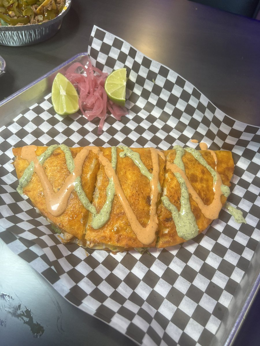 EricEatsHTX's tweet image. DRIPPED BIRRIA 
📍12303 Westhiemer Rd. 
IG: DripperBirria 

GRAND OPENING JAN 20th-21st
Everything 50% Off 
11am-4am Both days!!