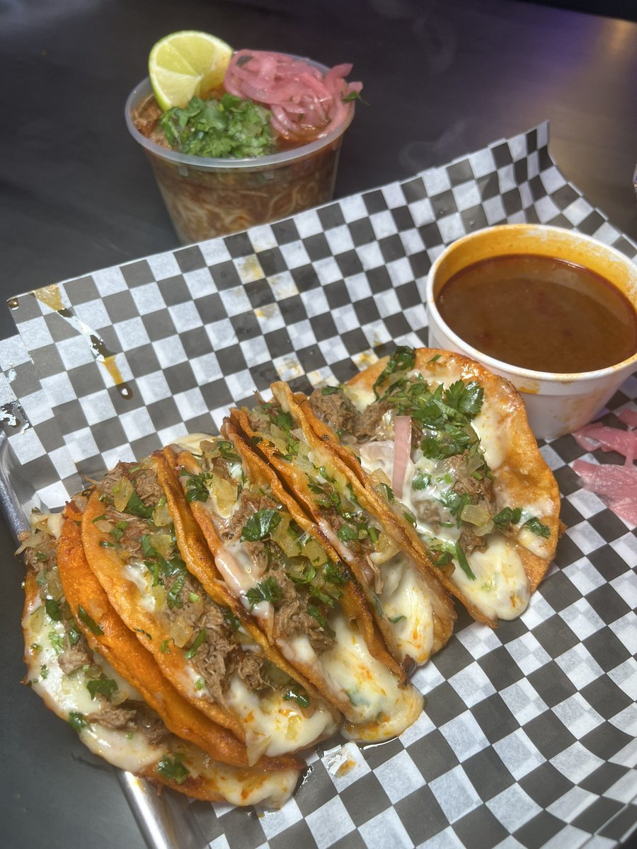 EricEatsHTX's tweet image. DRIPPED BIRRIA 
📍12303 Westhiemer Rd. 
IG: DripperBirria 

GRAND OPENING JAN 20th-21st
Everything 50% Off 
11am-4am Both days!!