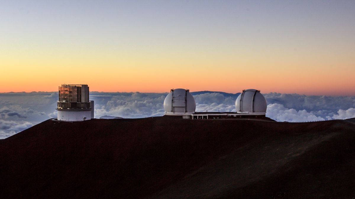 SPACEdotcom's tweet photo. This new authority will decide the fate of astronomy atop Hawaii's contested Maunakea volcano https://t.co/JMmlPBL18K https://t.co/99me3LzDYm