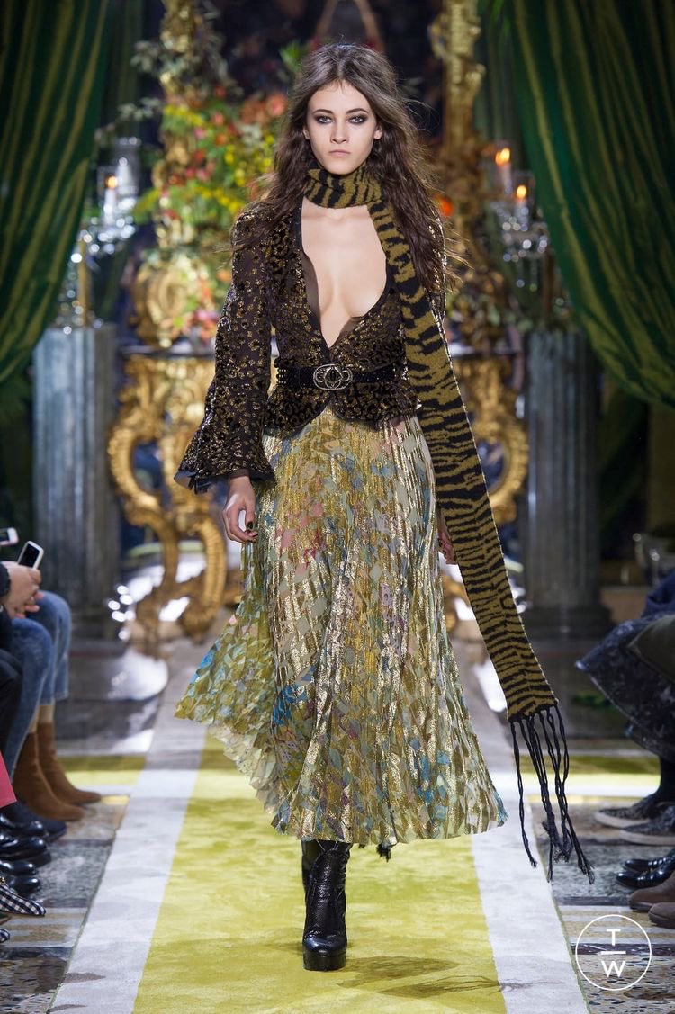 MUGLERlZED's tweet photo. roberto cavalli f/w 2016 rtw https://t.co/nRl2OBzoXI