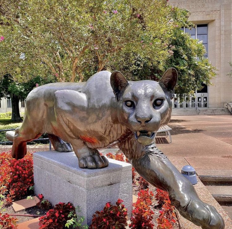 UHEngineeringSL's tweet image. We completed our first week of the semester and today is ❤️ #CougarRedFriday ❤️… we are walking into the weekend #UHProud 🐾! 

#uhcot #uh #uhatsugarland #gocoogs