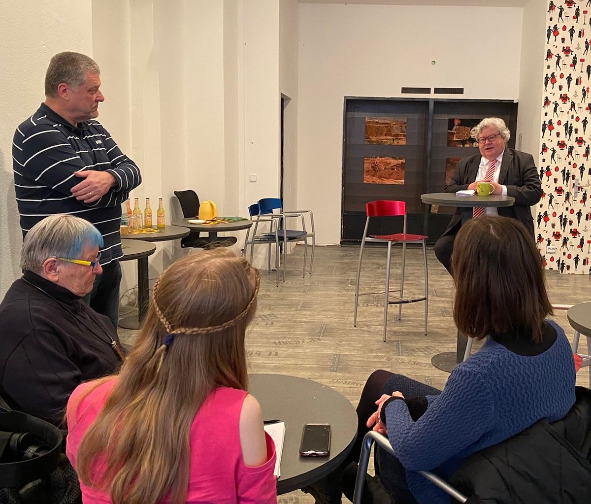 bueti's tweet image. Das war eine lebendige Diskussion bei der Eröffnung der Foto-Ausstellung zu #Zwangsarbeit. Dank und schöne Grüße an @anna_cavazzini.