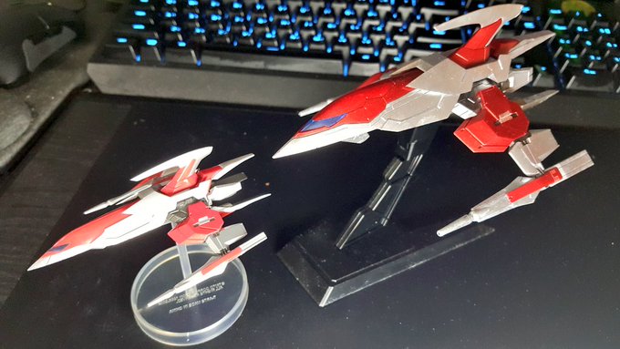 まさかの破損品(左)、修復したけど破損箇所が見え見え、値段で買うべきじゃなかった…まぁいっか、悔やんでも仕方ない 