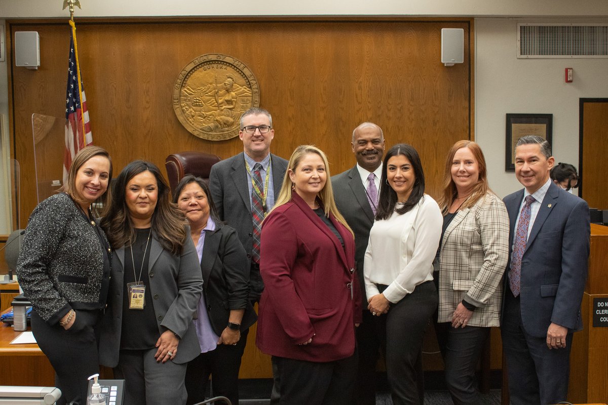 OCProbationDept's tweet photo. On December 13, 2022, Chief Hernandez spoke to recent DUI Court graduates from the OC Superior Court, Harbor Justice Center Treatment Program. Probation is proud to be a part of this innovative and collaborative model.
#DUICourt # #WeAreOCProbation #SaferOC https://t.co/8QHCqbCBz9