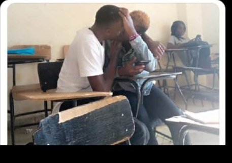 RwigemaNicas's tweet photo. Weekend nziza guys izababere iyibyinshimo numunezero.
NB:Mwibuke kwirinda SIDA iracyahari irashinyitse uwananiwe kwifata akorehe AGAKINGIRIZO "UBUZIMA NICYO GISHORO"
#nikas https://t.co/x9hibTZMph