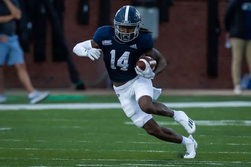 DarrelljohnsonD's tweet photo. After speaking with @CoachRyanAplin I am very blessed to have received an offer to Georgia Southern University! 
#AGTG🙏🏾
#HailSouthern 🦅  @DodgeFootball @Mansell247 @Coach_JMizell https://t.co/lo8ooYE9Fr