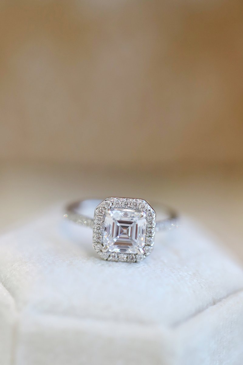 DandGWarehouse's tweet photo. Falling in L❤VE with this ring!
Start Shopping for Valentine's Day Today! https://t.co/fzEUv030sm
Details:
Asscher Cut Engagement Ring
Set in a Custom Diamond Halo
Pave Style
Message us for Pricing
#diamondrings #engagementrings #jewelrystoredallas #dallasjewelers #asschercut https://t.co/lbRcCF2jLf