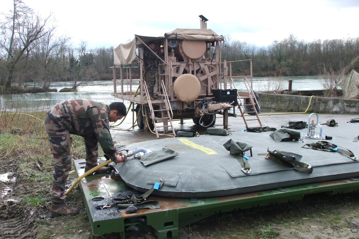 9_BIMa_AdT's tweet photo. [2/2] A Angers et à La Valbonne, évaluation opérationnelle du #6_RG.
Dans le domaine de l’appui au stationnement de la force, les sections d’organisation du terrain et la section de production d’eau et d’énergie ont établi un camp de vie pour 300 personnes.
#SoldatsDeLaNation https://t.co/S9NQgas8Ap