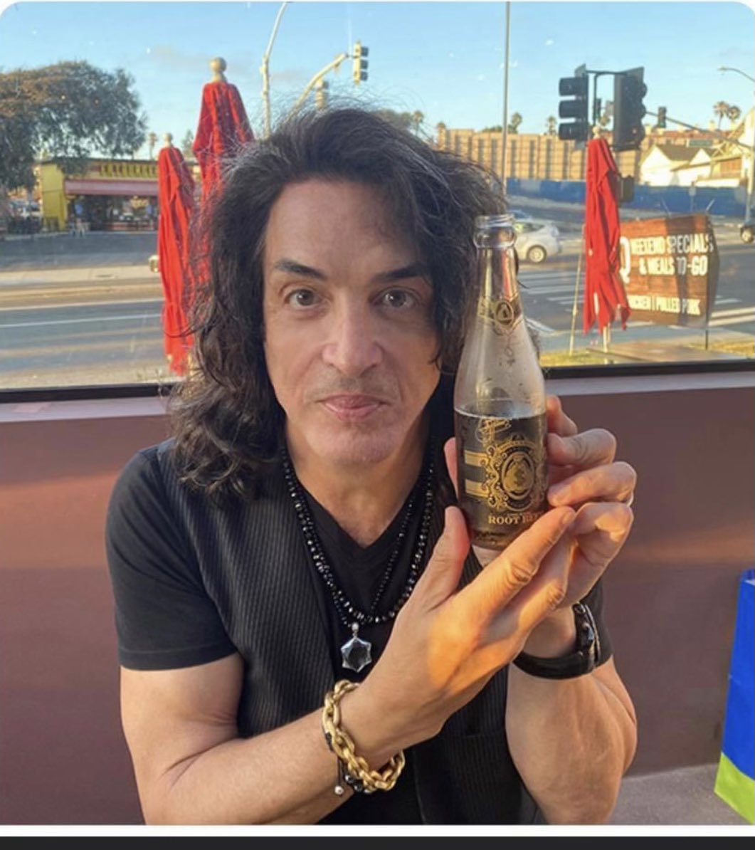 Happy Birthday <a href="/PaulStanleyLive/">Paul Stanley</a> !! Have a cold one on us!!! 🎉💰 #genesimmons #paulstanley #kiss #moneybagsoda #moneybag #moneybagsodas
