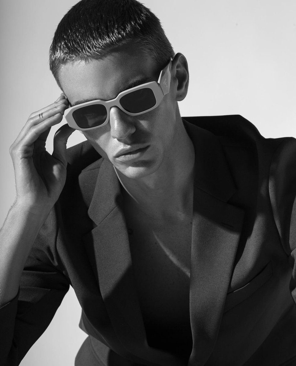 MICHAEL LOIZZO

@martianmichaell by @parkburrphoto

#iamphotogenics #modelagency #malemodel #fashioneditorial #prada