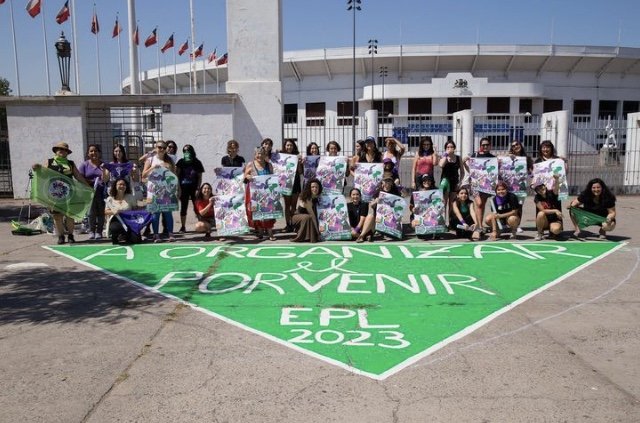 pagina19cl's tweet photo. #Género 💪| Con Pañuelazo lanzan V Encuentro Plurinacional de Mujeres y Disidencias que Luchan https://t.co/XT62Oih6XI https://t.co/HNfJ1dXcnr