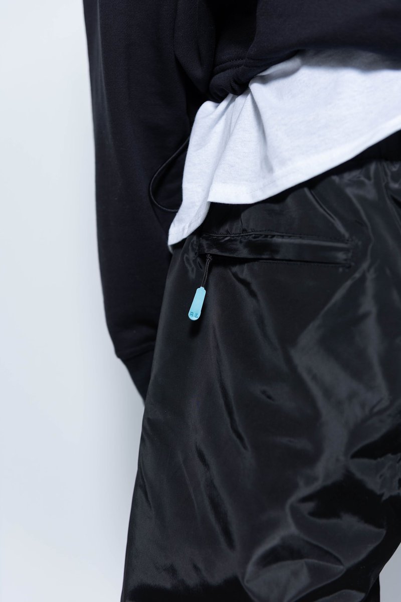 RonLouis_'s tweet photo. RL glacier details ~ cinching details for multi functional wear
Doubled Nylon for structure and durability 🧊 https://t.co/hVp86ltpf8