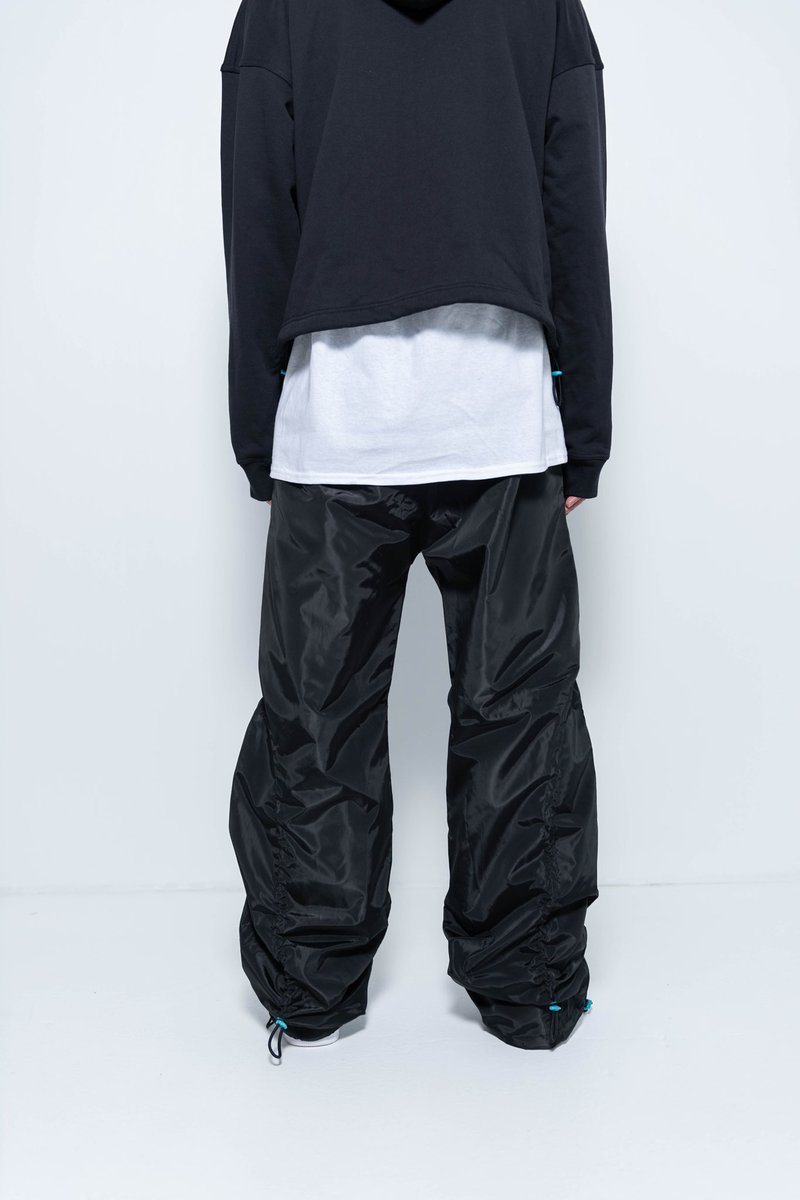 RonLouis_'s tweet photo. RL glacier details ~ cinching details for multi functional wear
Doubled Nylon for structure and durability 🧊 https://t.co/hVp86ltpf8