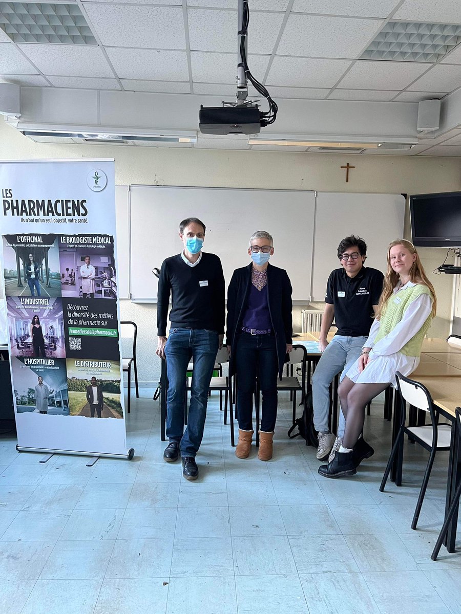 AeprCorpo's tweet photo. Aujourd’hui, 2 membres du bureau étaient présents au Lycée Jean Baptiste de La Salle dans le but de promouvoir nos études ! #Pharmacie

L’occasion pour les lycéens de découvrir les nombreuses facettes et possibilités de nos études 🐍 #Orientation #Parcoursup #PdEP https://t.co/TvDNDIAk4N