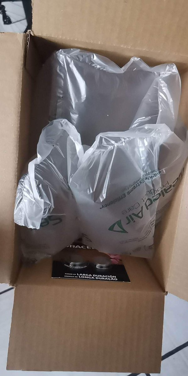 Papachanguito's tweet photo. @amazonmex @amazon que bueno que no pedí unas AA si no necesitará montacargas. https://t.co/EGs8mtXjhl