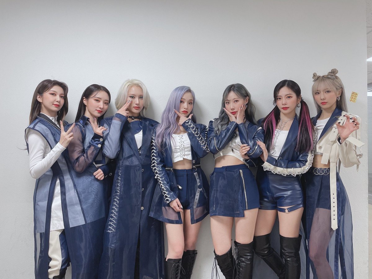 NBS_NPOP's tweet photo. [#NEWS] 
@LE_SSAISONS_OFC no Stage de hoje na @MusicBank_NPOP! Oque acharam da performance?❤️

#NPOP https://t.co/W9dKT2FiWo