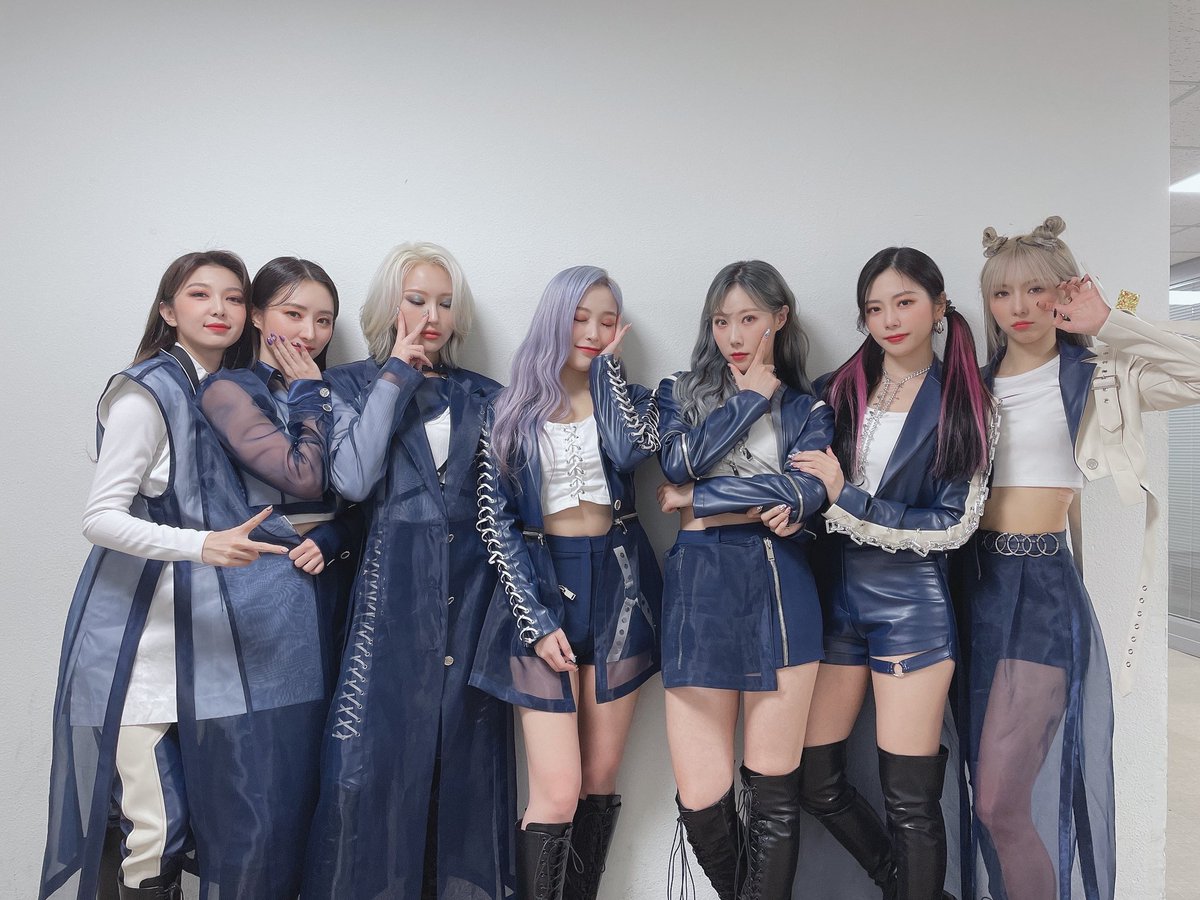 NBS_NPOP's tweet photo. [#NEWS] 
@LE_SSAISONS_OFC no Stage de hoje na @MusicBank_NPOP! Oque acharam da performance?❤️

#NPOP https://t.co/W9dKT2FiWo