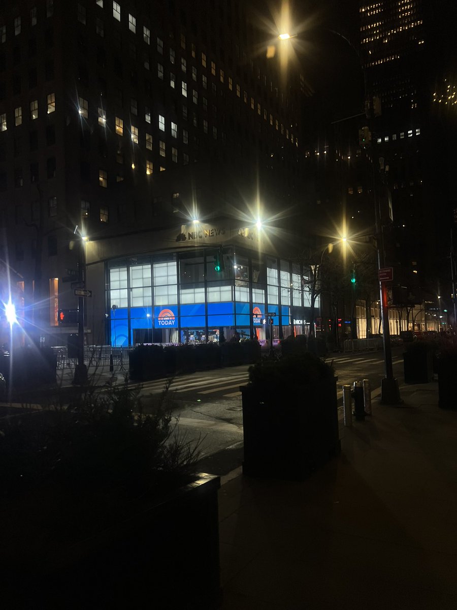 JoAchWx's tweet photo. First day at @NBCNewsClimate @NBCNews a few days ago.
It was a quiet week overall in the Weather+Climate Unit; can’t say the same for next week.
@KathrynProciv 1 week down! Ready for week 2? #wxtwitter #NBCNews #NBCWeather #NBCClimate @NBCUniversal https://t.co/5Q6bdEEVEH