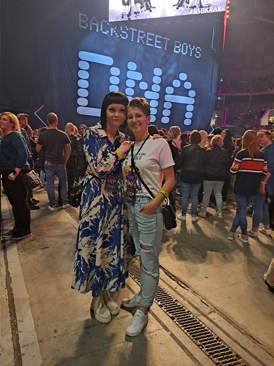 Ania_rodakk's tweet photo. ❤️Memories❤️The best concert @backstreetboys ❤️🔥😍 @JustynaObrochta 😘❤️
•
#dnaworldtour #dnaworldtour2022 #backstreetboys #bsbkrak #bsbpol #bsb #concert #tauronarenakrakow #krakow #europe #polishgirl ❤️ https://t.co/YZeqAbmgbM