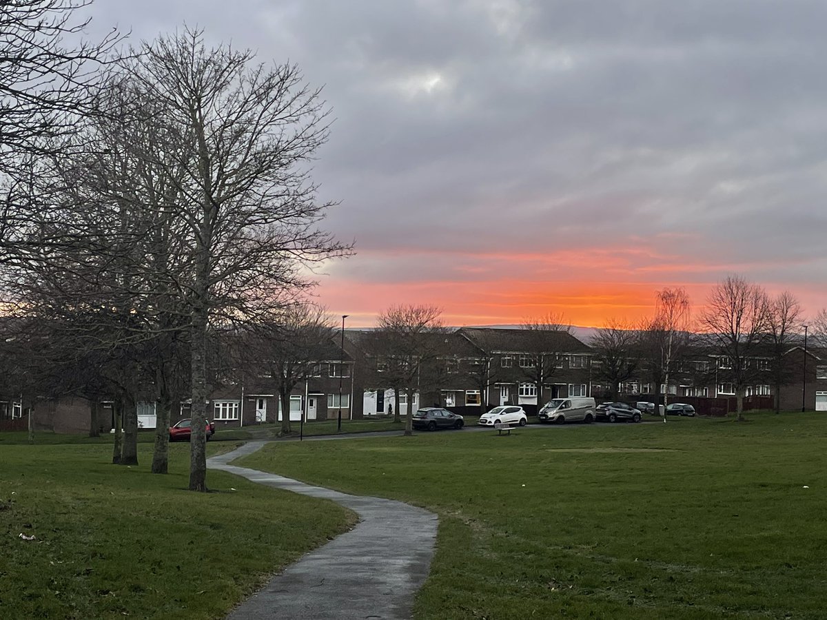 HoughtonHeritag's tweet photo. The sky is on fire over Houghtonside.
#hotonsunset #sunset #dusk #HotonNow #HoughtonLeSpring https://t.co/FYDjWPDaOm