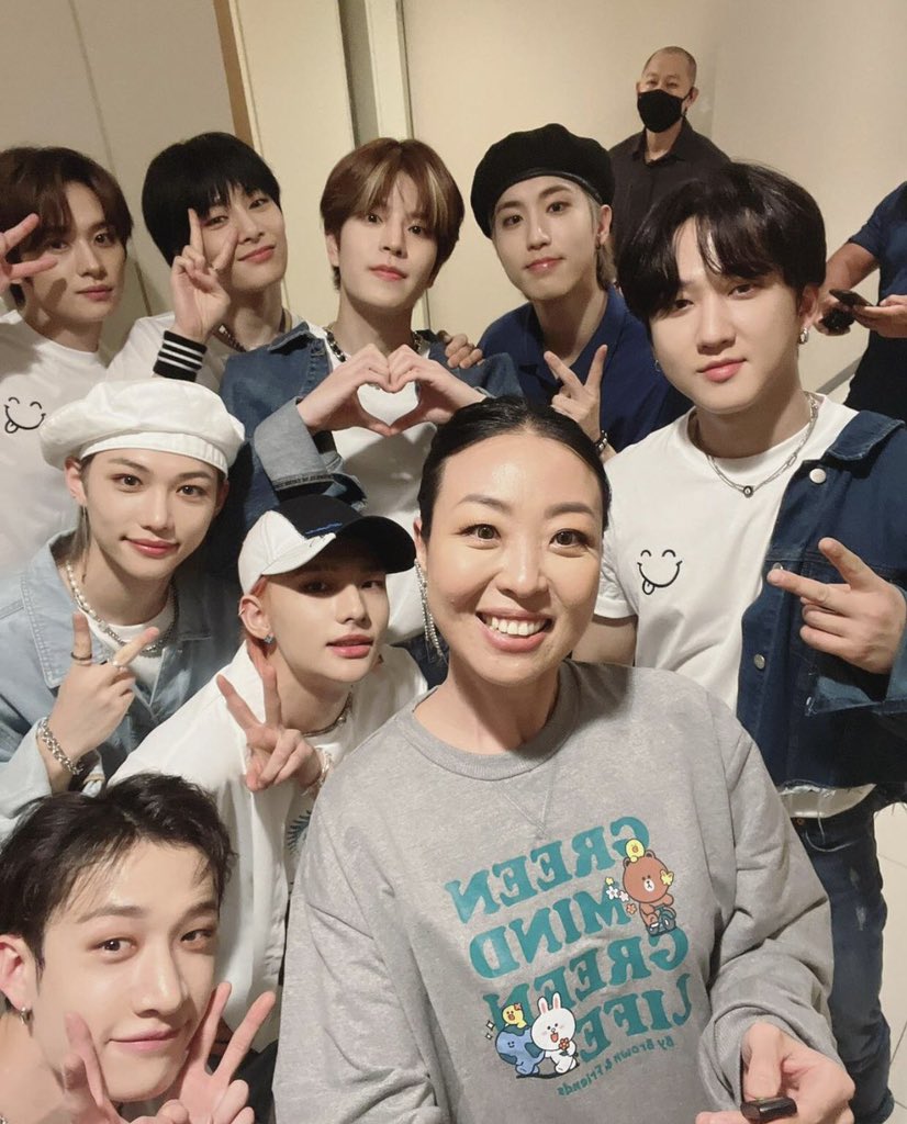 dailyseung2's tweet photo. sam oh, the mc for the #BENCHxSTRAYKIDS event posted this on her ig 🥹🤍 the caption is so sweet https://t.co/HIY8baQXi3